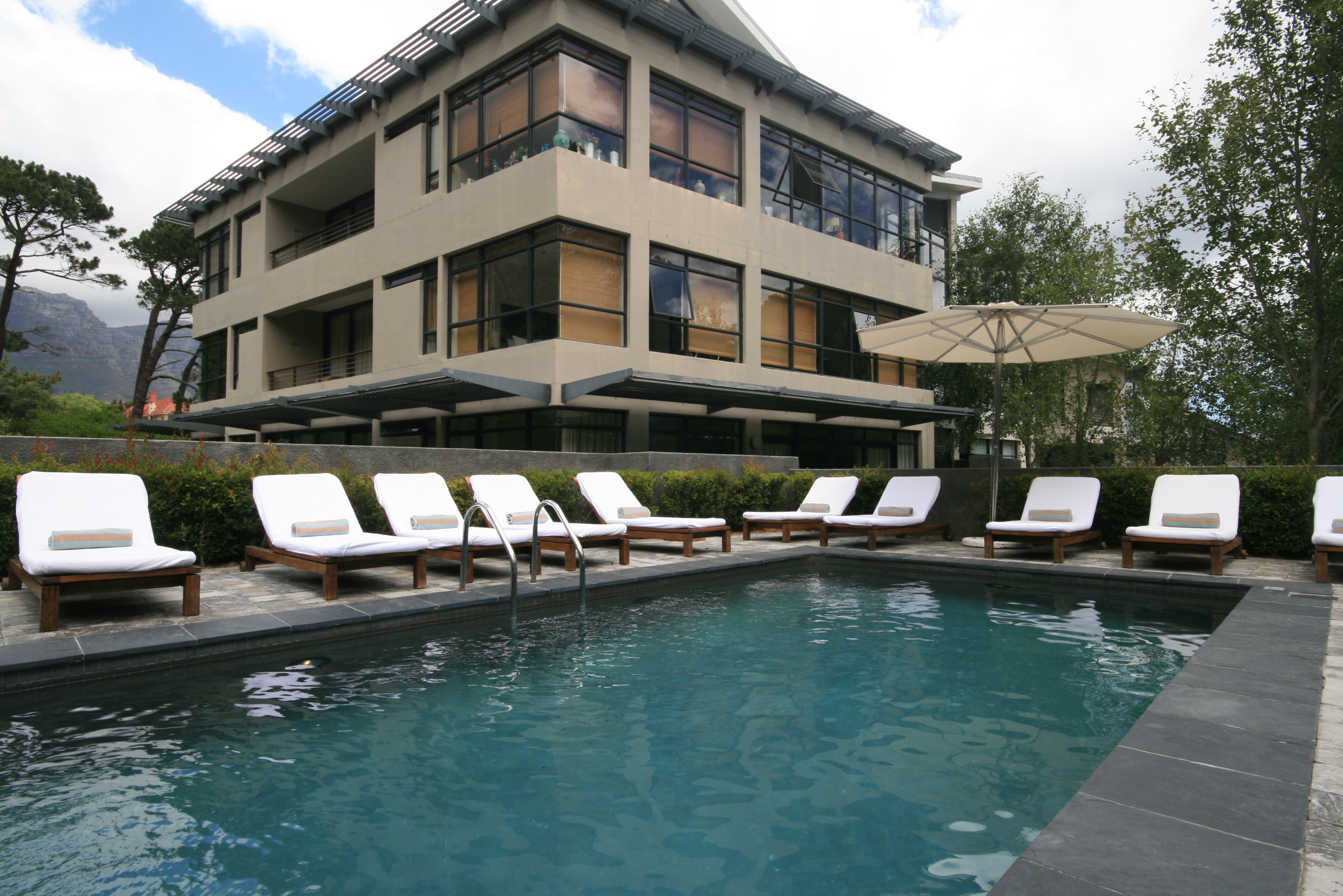 The Glen Apartments pool area